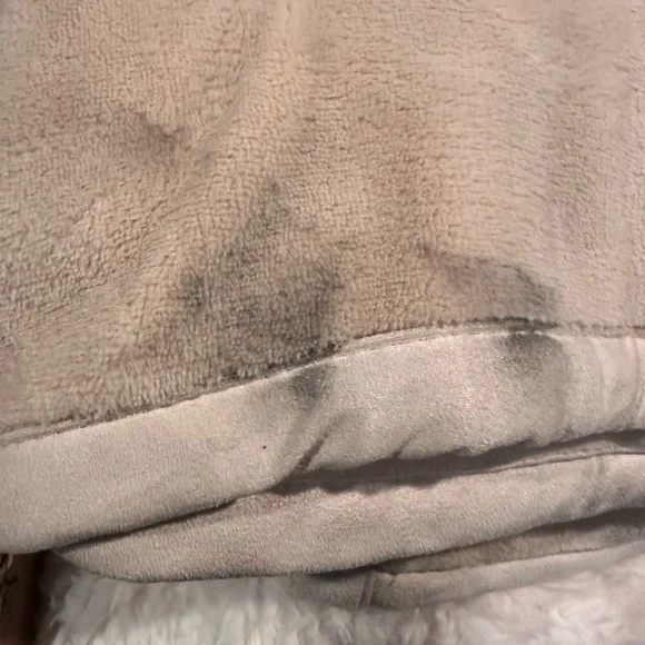 Pendleton Reversible Plush Throw - Picture 4 of 4